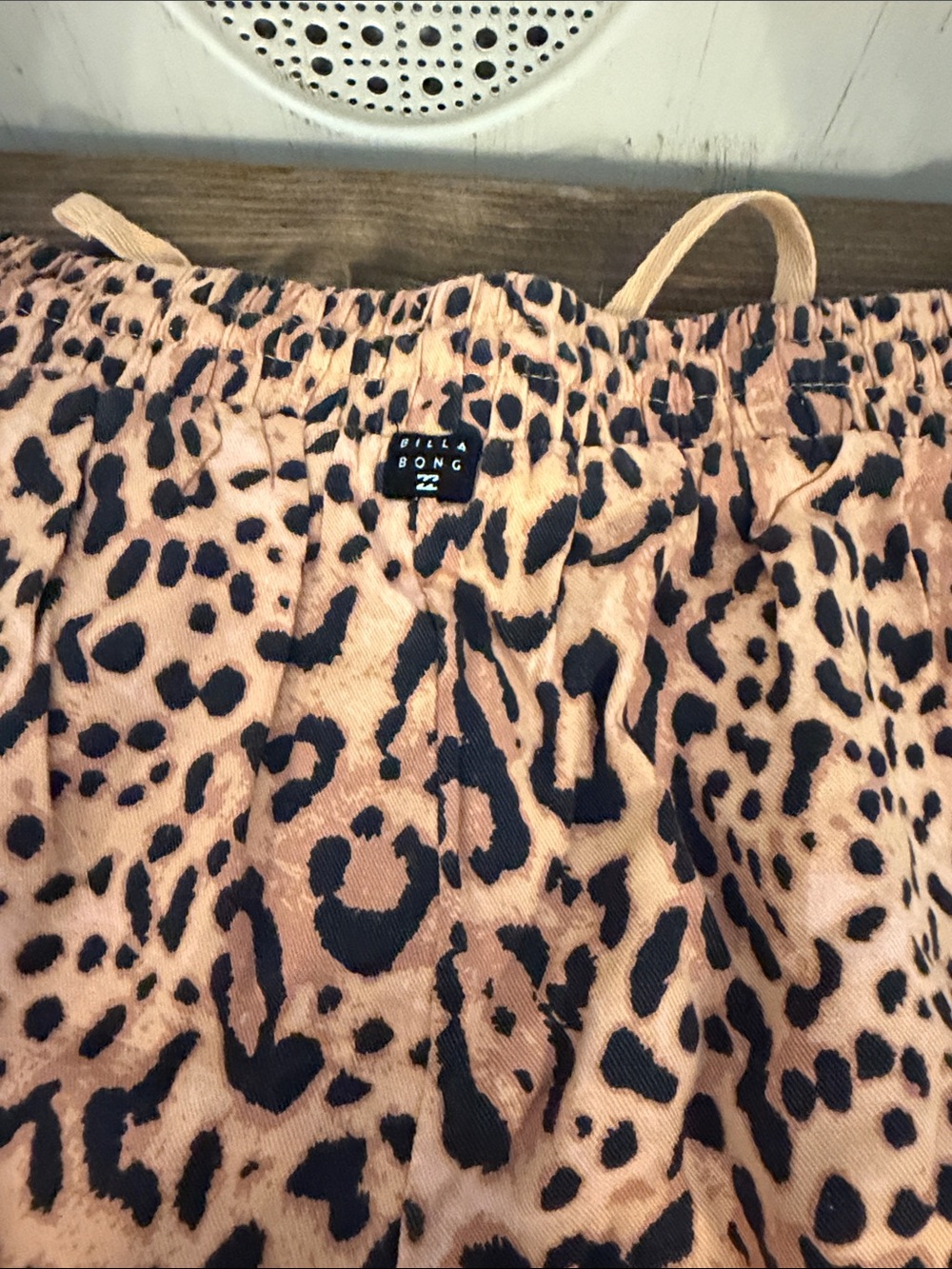 Billabong tan and Black Leopard Print Lounge Shorts NWT-L - Picture 8 of 10